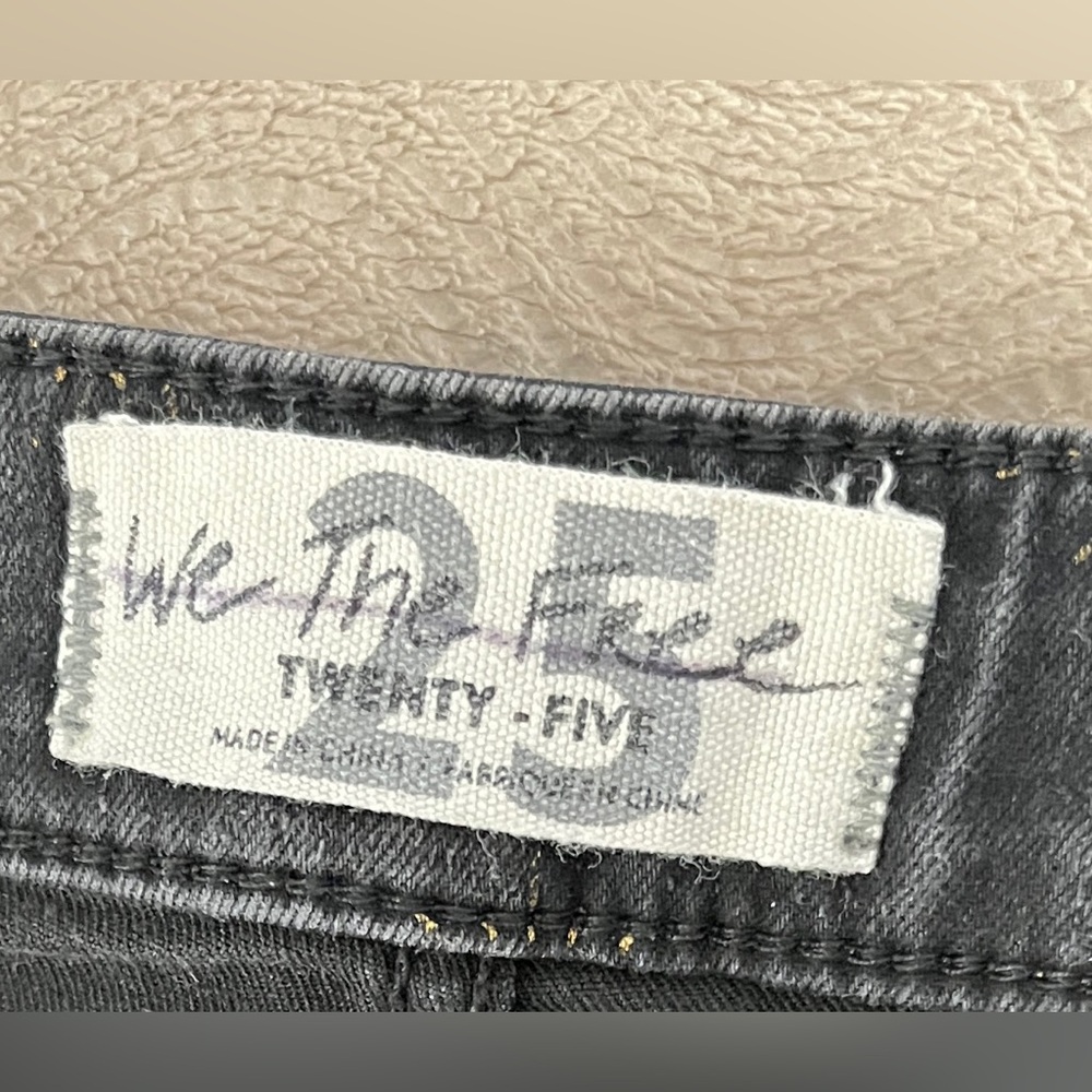 🆕 Free People Black Flared Jeans with faint gold moon and stars print size 25 - Picture 10 of 12
